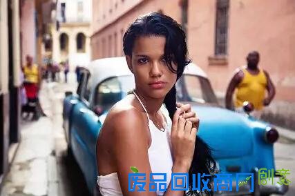 走遍30多个国家 只为美女