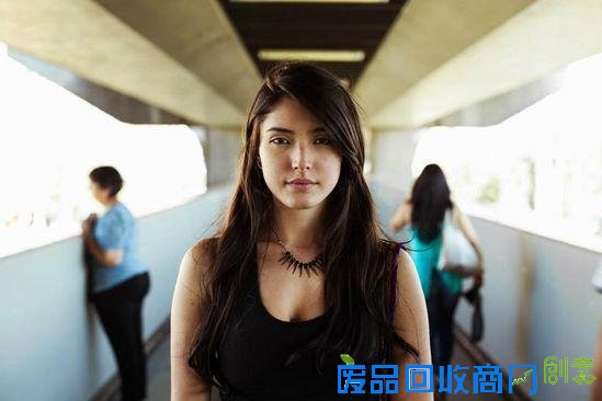 走遍30多个国家 只为美女