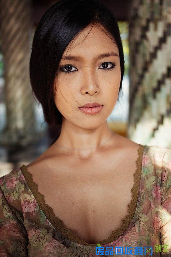 走遍30多个国家 只为美女