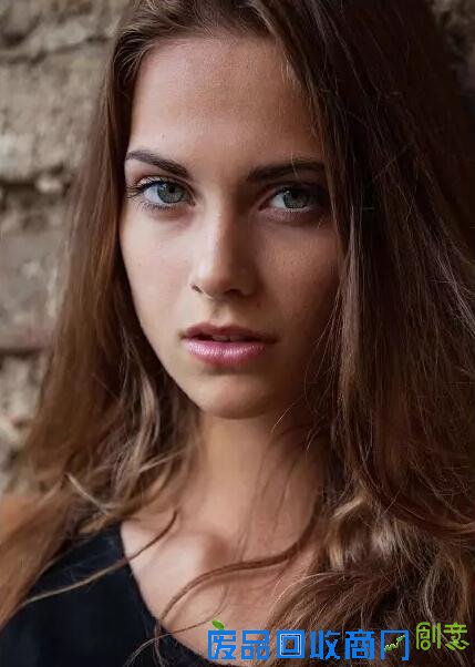 走遍30多个国家 只为美女