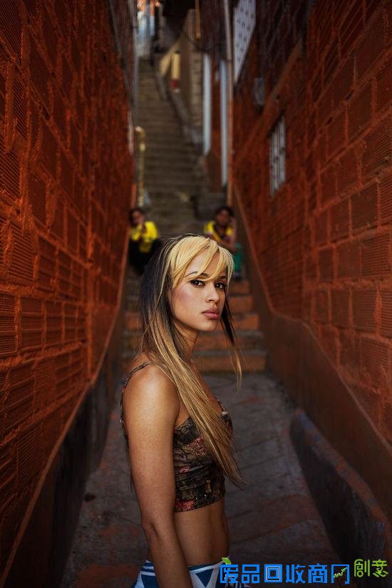 走遍30多个国家 只为美女