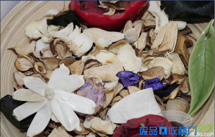 穷鬼春节在家怎么过出年味儿来?