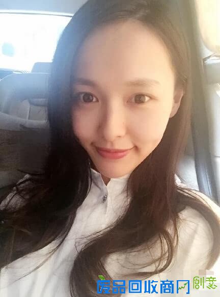 唐嫣晒卖萌自拍照 网友：有颜就是任性啊