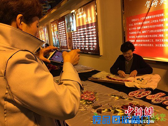 甘肃庆阳民间艺人现场“秀”才艺