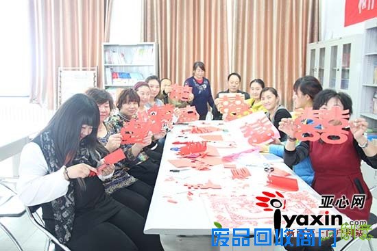 和布克赛尔县:剪纸培训班延续传统文化 和布克赛尔县:剪纸培训班延续传统文化