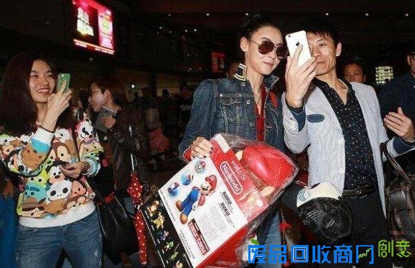 张柏芝祝福锋菲 张柏芝艳照门艳照合集盘点玉女自毁的女星