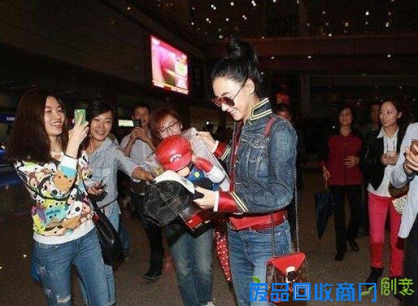 张柏芝祝福锋菲 张柏芝艳照门艳照合集盘点玉女自毁的女星