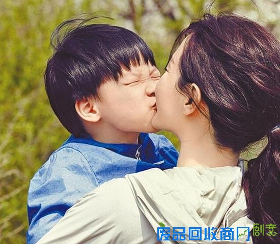 李英爱儿子闻宋承宪 剧中喜欢妈妈吃醋生气