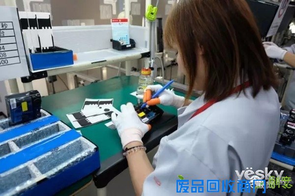 美女组装老法师调教 X-Pro2工厂诞生记