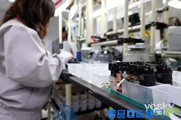 美女组装老法师调教 X-Pro2工厂诞生记