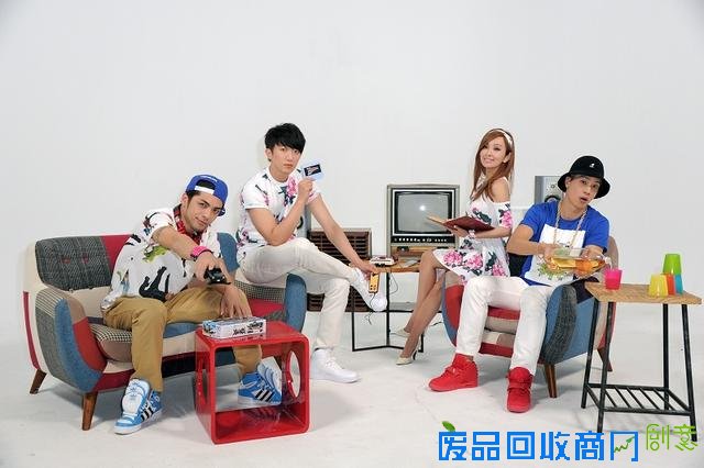 大嘴巴乐团新专辑发行 大玩“回到未来”创意