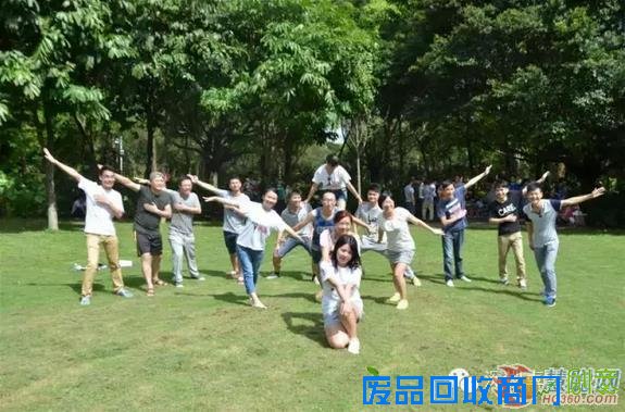 一飞冲天的“燕子队”（因为他们的队长叫艳子而得名，真是懒~啊哈） 