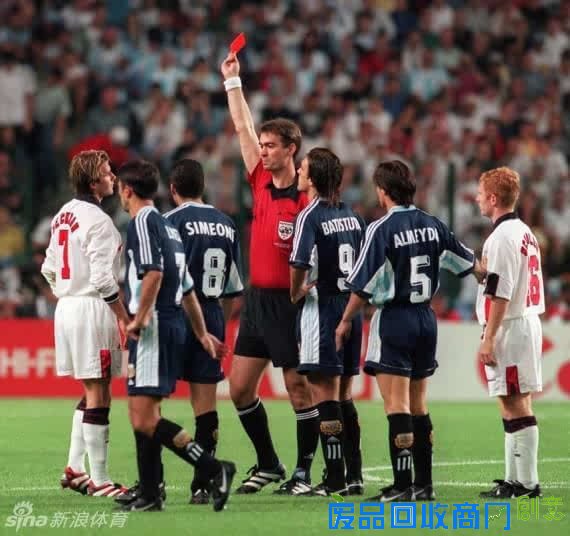 贝克汉姆40岁豪华生日，多图致敬世界上最会踢球的超级奶爸