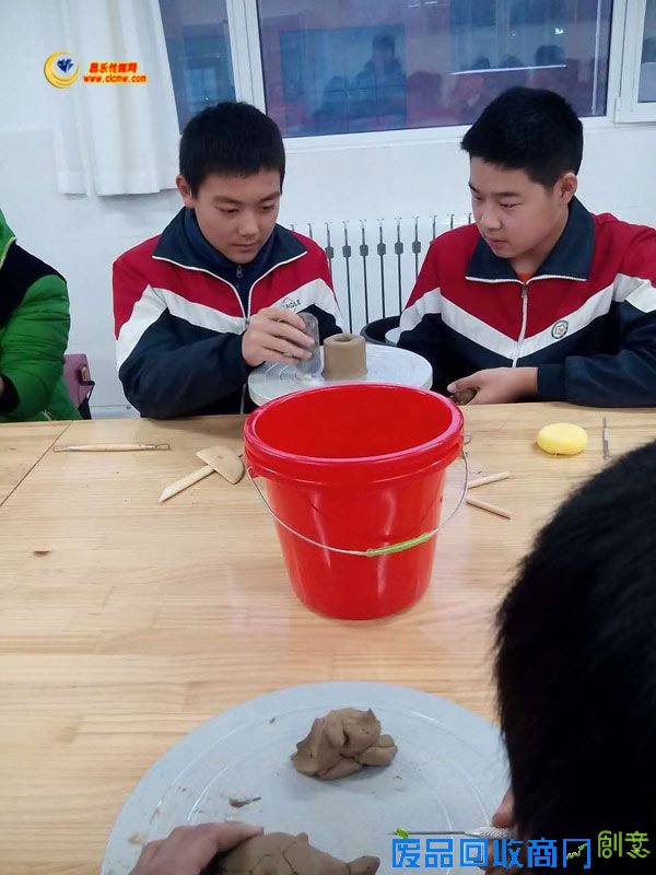 县实验中学开设陶艺特色课程