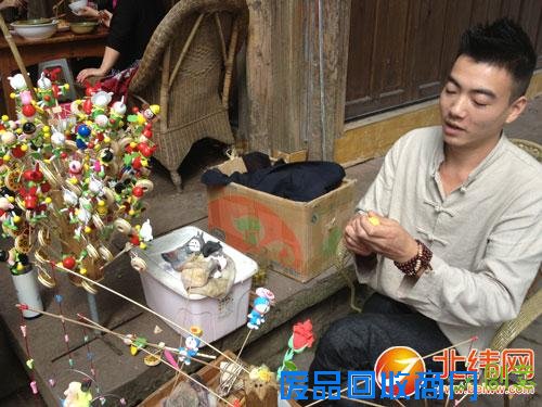 来哟,捏面人了!民间艺人周锦的面塑人生