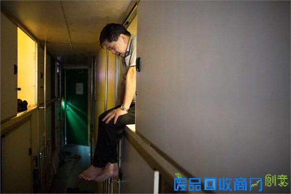 12平米被装修成4室1厅 教香港人如何舒适“蜗居”