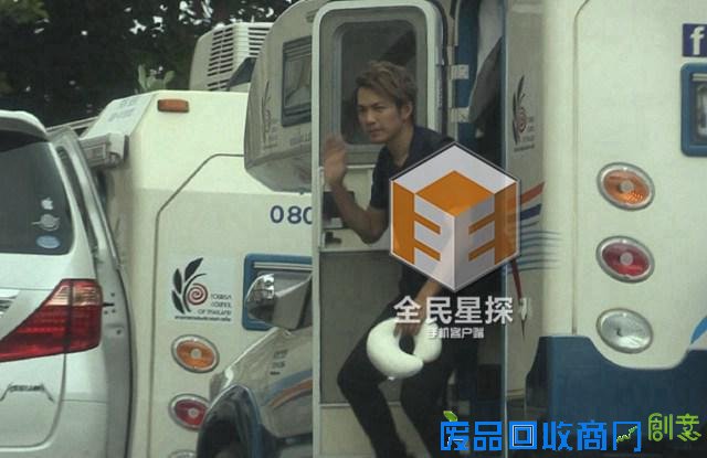 隐婚传闻坐实？钟汉良与绯闻妻女酒店共处一夜