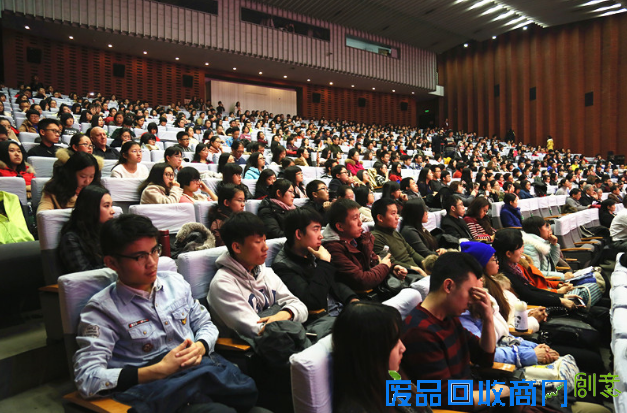 闭幕式现场气氛热烈