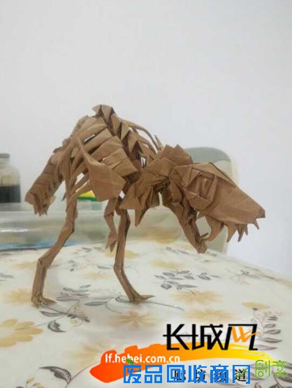 刘哥的折纸作品。曹明明 摄