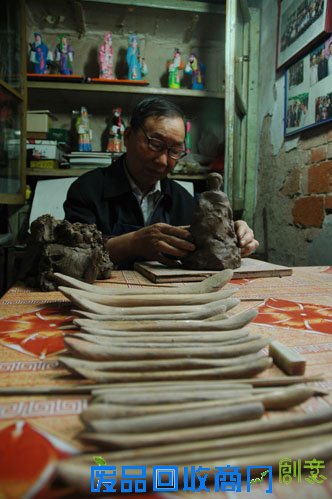 朱吕贵 一捏六十年