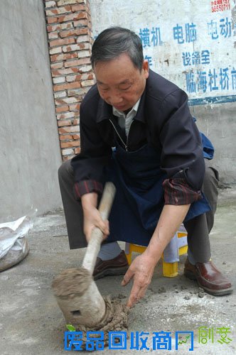 朱吕贵 一捏六十年