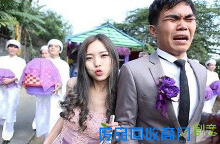 搞笑图片：夏天没口袋，但是我有胸