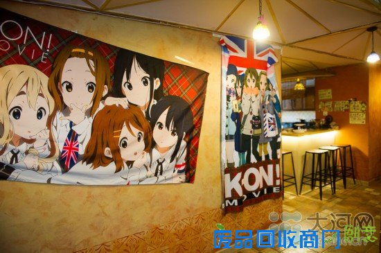 郑州摄影师开女仆咖啡馆 萌萌女仆吸引动漫迷