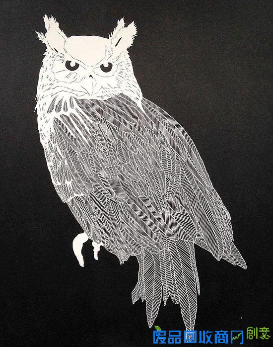 剪纸艺术家白纸上的奇思妙想