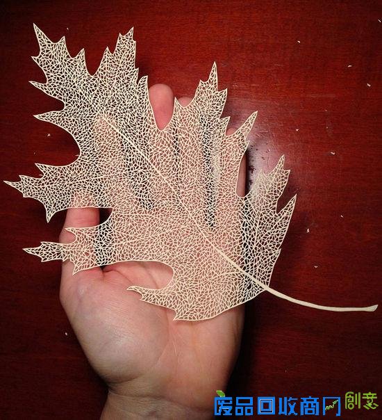 剪纸艺术家白纸上的奇思妙想