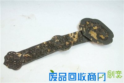 清代雕仙鹤纹玳瑁如意