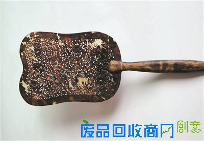 清代九龙浮雕玳瑁扇