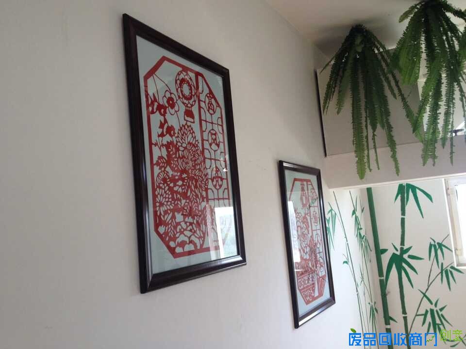 恰库尔图收费站制作剪纸文化墙营造浓厚清廉氛围