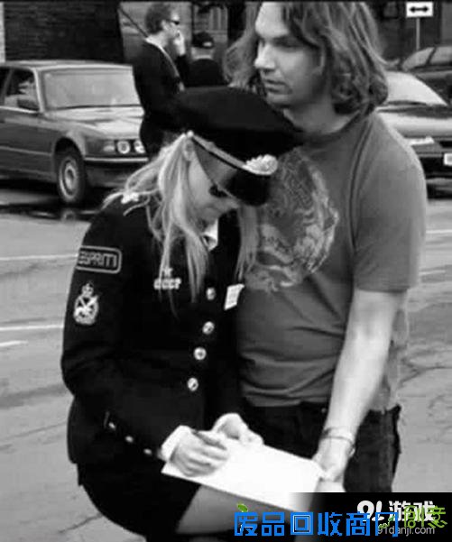 我们都是深井冰：这么直播真的好吗？