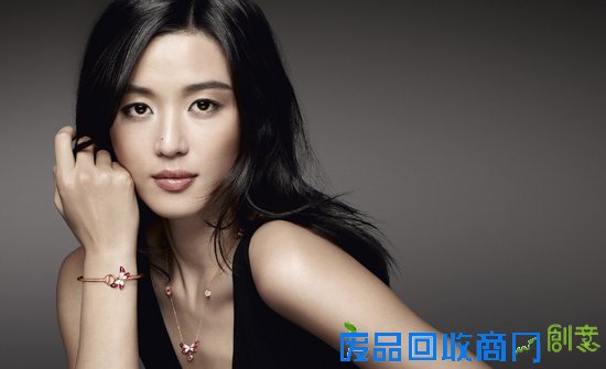 “Flora花卉”系列珠宝