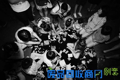 798艺术区启动儿童艺术周 孩子们与大师同台作画