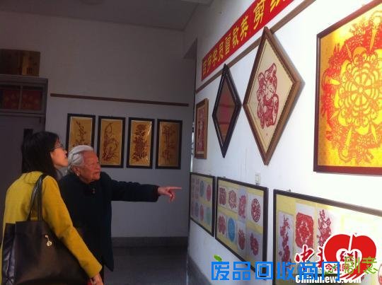漳州百岁老人音乐剪纸样样通
