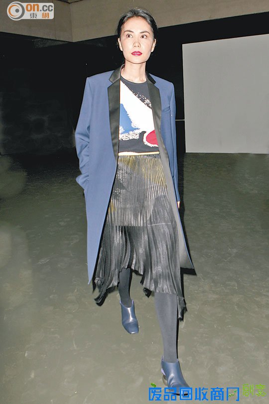 王菲复合后如沐春风 发福甜蜜会谢霆锋