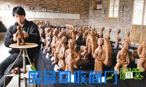 蓝田民间艺人受热播电视剧启发 用泥塑说《平凡的世界》