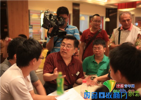 志愿13年自掏50余万 69岁海归的快乐英语生活