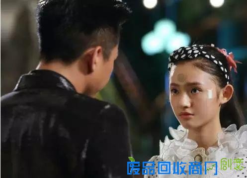 比周星驰《美人鱼》还梦幻的“人鱼婚纱照”