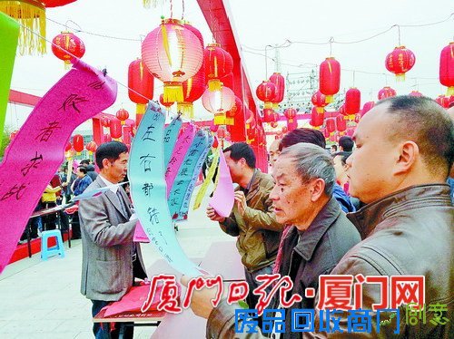 猜灯谜插春花 厦门两大元宵民俗受欢迎长盛不衰