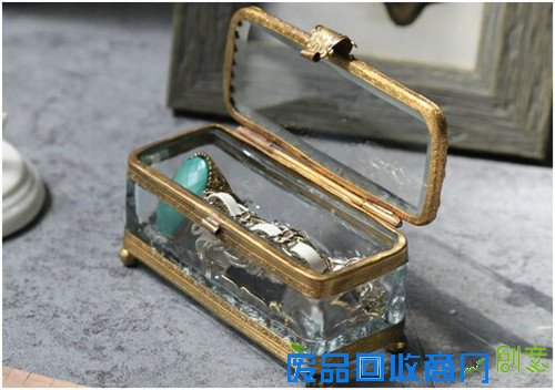 你的书桌上要有复古风