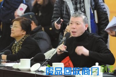 冯小刚呼吁繁体字回归親不见(亲)愛无心(爱)