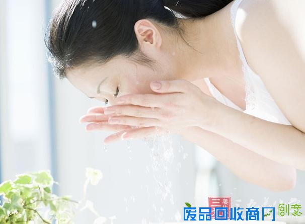 用肥皂洗脸习惯不利健康