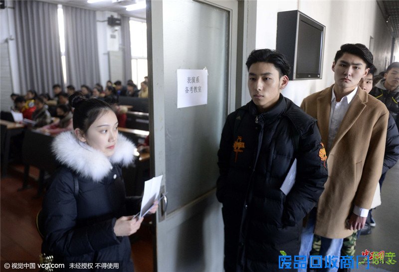 化妆师比艺术考生忙 中戏首日催生胡同“化妆经济“（图）