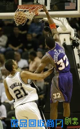 2.08米的菜鸟新人竟能打爆巅峰的邓肯，战石佛他场均37+9