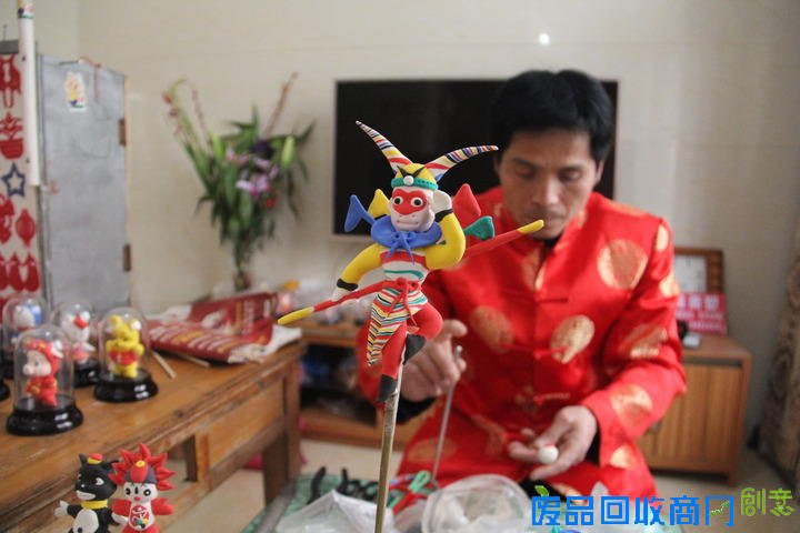 东阳面塑达人自学成才 一晚能卖200多件作品