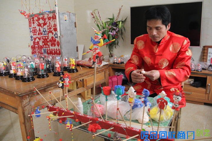 东阳面塑达人自学成才 一晚能卖200多件作品