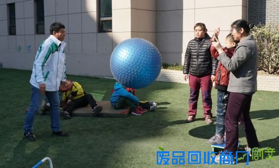 大连恒隆广场关注障碍儿童 为弱势儿童送欢乐