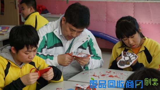 大连恒隆广场关注障碍儿童 为弱势儿童送欢乐